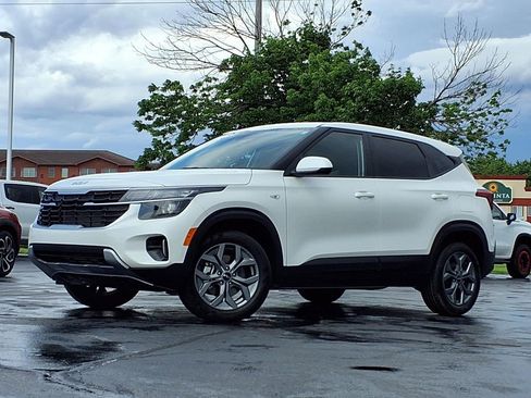 Used 2026 Kia Seltos LX AWD/4WD image 2