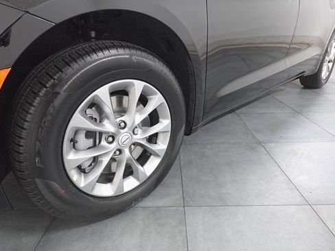 New 2026 Chrysler Pacifica Select image 31