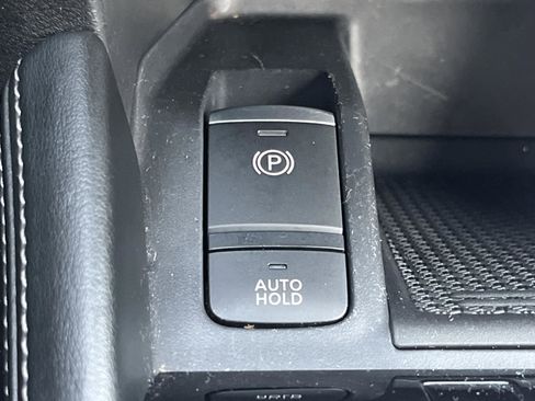 Used 2021 Nissan Kicks SR image 15