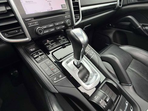 Used 2018 Porsche Cayenne Platinum Edition image 24