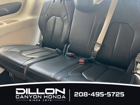 Used 2022 Chrysler Pacifica Touring-L FWD image 17
