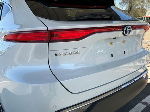 Used 2023 Toyota Venza Limited AWD/4WD image 21
