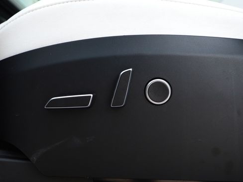 Used 2022 Tesla Model X AWD/4WD image 18