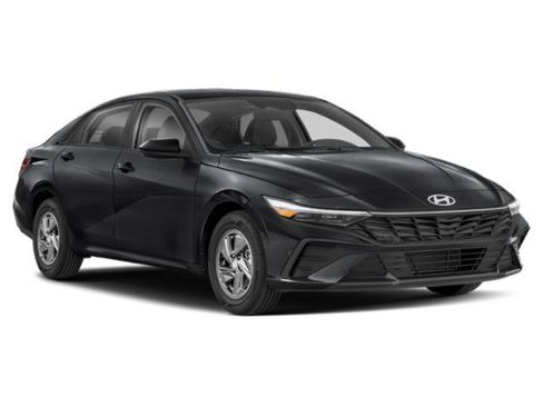 Used 2025 Hyundai Elantra SE w/ Cargo Package FWD image 9