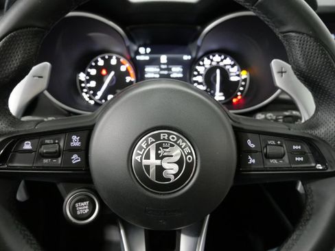 Used 2023 Alfa Romeo Stelvio Veloce AWD/4WD image 17