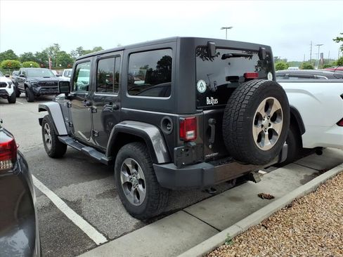 Used 2017 Jeep Wrangler Unlimited Sahara w/ Connectivity Group AWD/4WD image 3