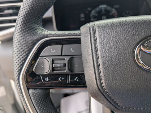 Used 2025 Toyota Tundra Platinum AWD/4WD image 25