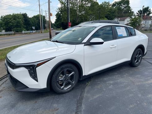Used 2025 Kia K4 FWD image 2