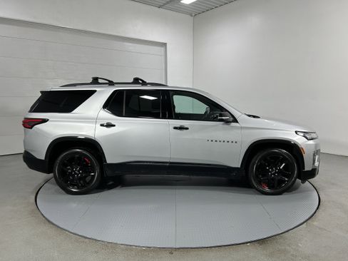 Used 2022 Chevrolet Traverse Premier w/ Redline Edition image 39