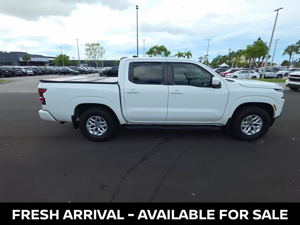 Used 2024 Nissan Frontier SV RWD image 2