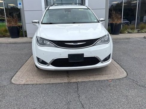 Certified 2018 Chrysler Pacifica Limited w/ Advanced Safetytec Group image 2