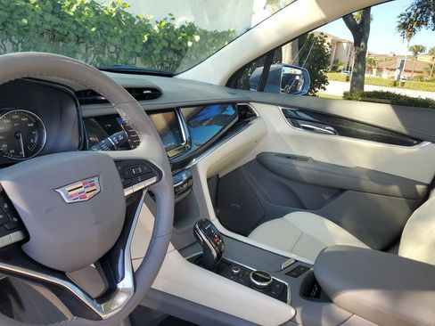 Used 2020 Cadillac XT6 Premium Luxury image 18
