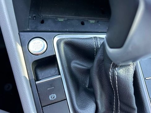 Used 2025 Volkswagen Jetta SE FWD image 15