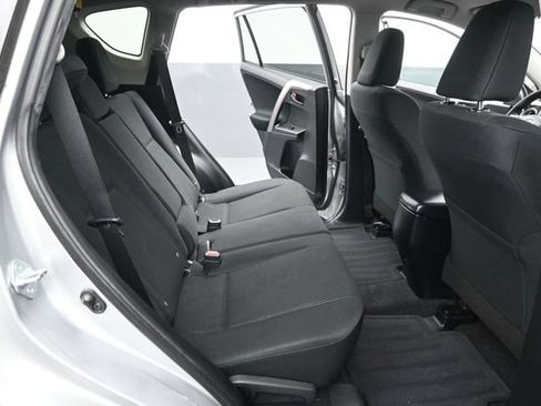 Used 2018 Toyota RAV4 LE FWD image 22