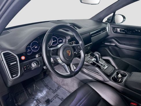 Used 2020 Porsche Cayenne image 4