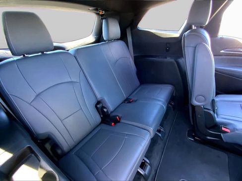 Used 2023 Buick Enclave Essence AWD/4WD image 19