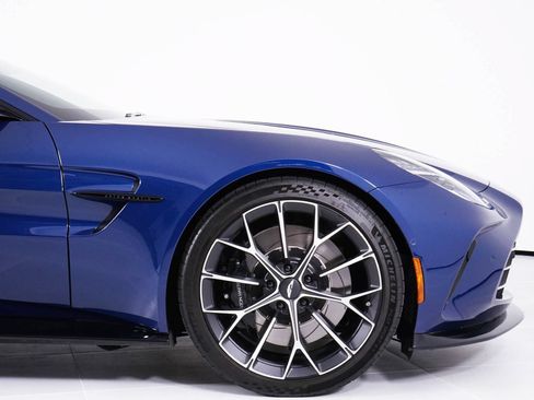 Used 2025 Aston Martin V8 Vantage Coupe RWD image 16