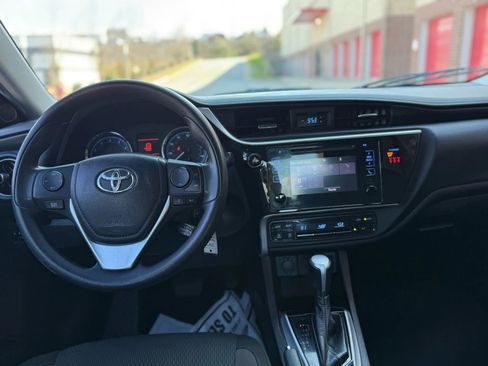 Used 2019 Toyota Corolla LE FWD image 14