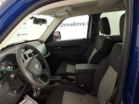 Used 2009 Jeep Liberty Sport w/ Popular Equipment Group AWD/4WD image 12