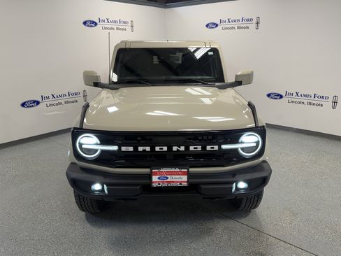 Used 2025 Ford Bronco Outer Banks AWD/4WD image 2