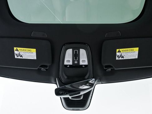 Used 2025 Volvo XC90 B5 Plus image 19