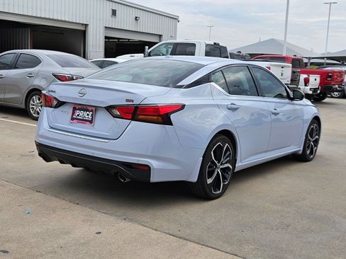 Used 2023 Nissan Altima 2.5 SR w/ SR Premium Package FWD image 5