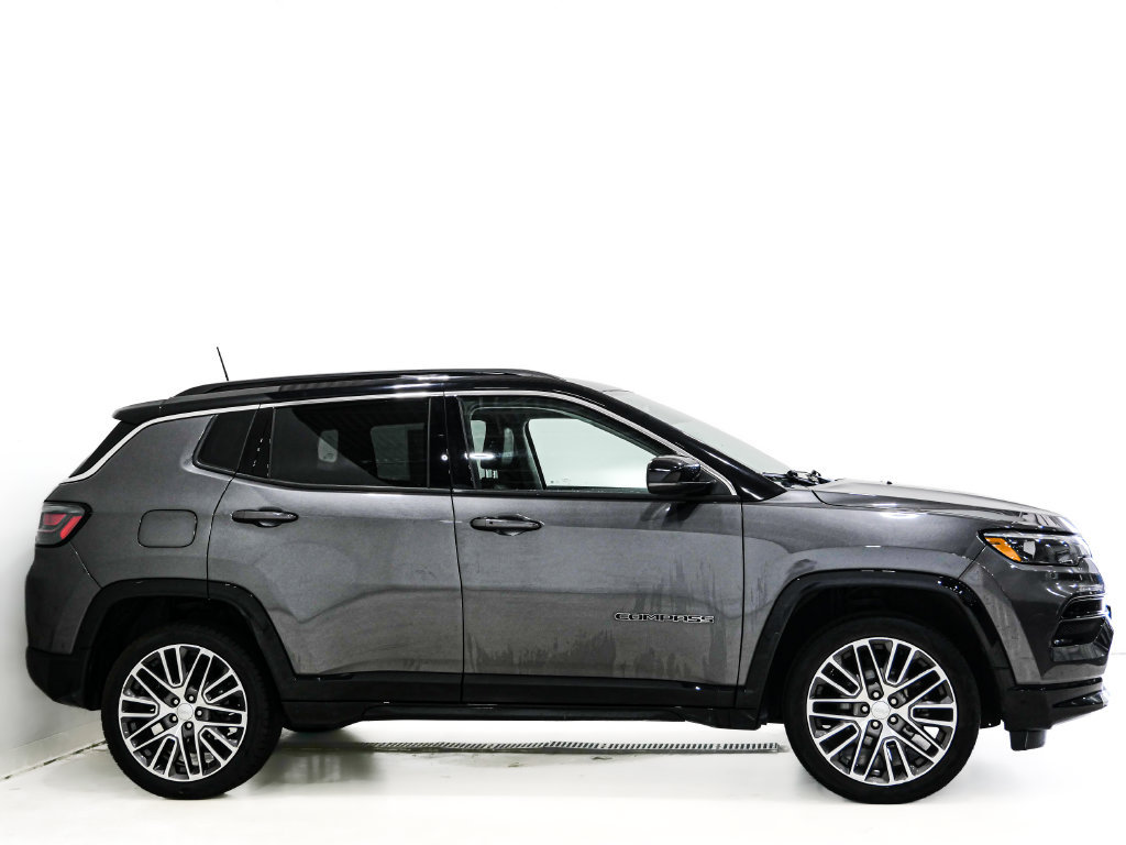 Used 2022 Jeep Compass Limited w/ Elite Group AWD/4WD image 3