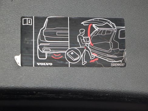 Used 2021 Volvo XC40 T5 R-Design w/ Advanced Package image 6