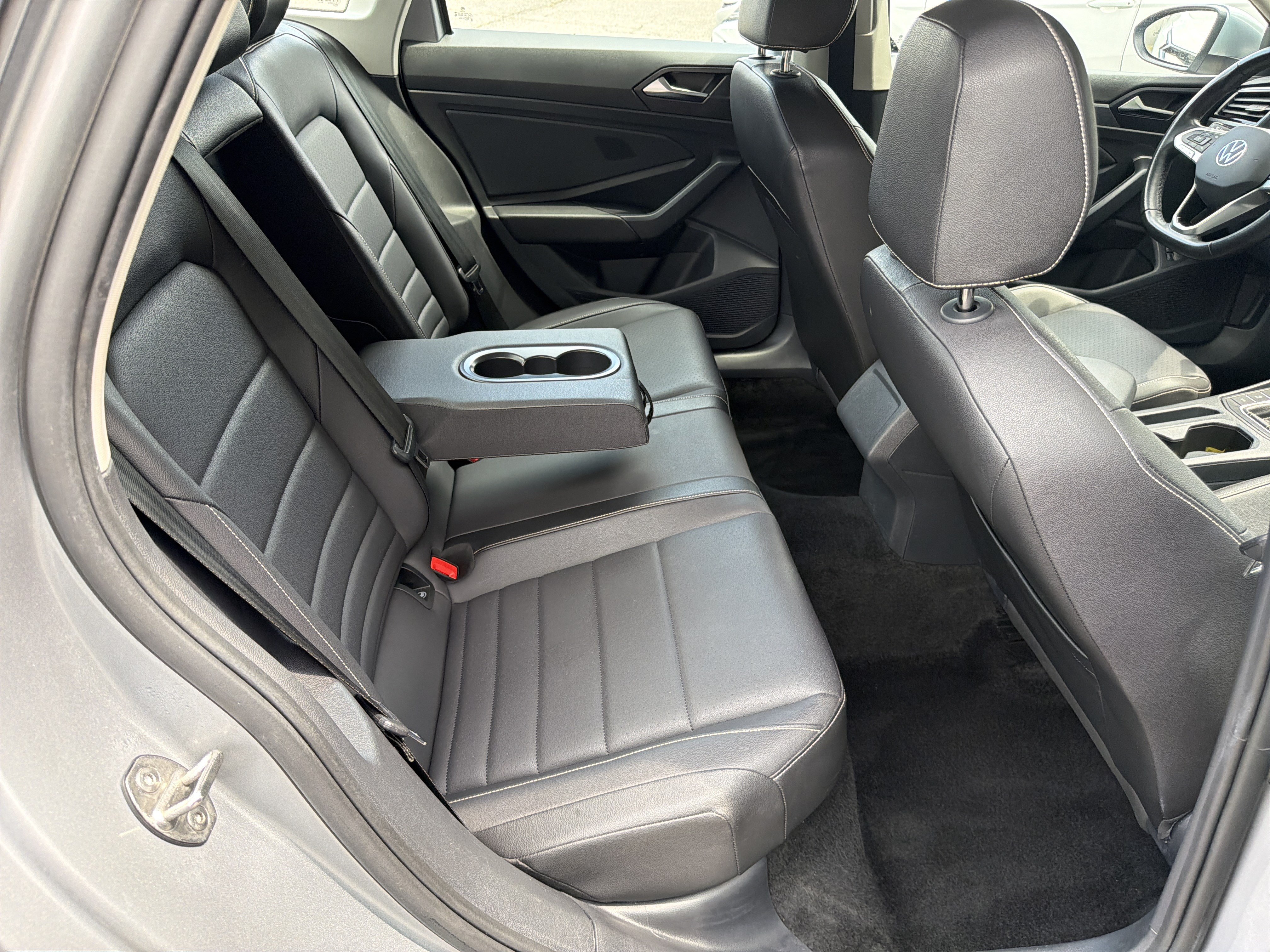 Used 2024 Volkswagen Jetta SE FWD image 15