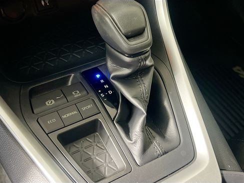 Used 2019 Toyota RAV4 XLE FWD image 24