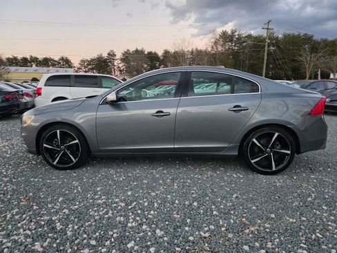 Used 2016 Volvo S60 T5 R-Design image 8