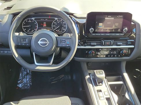 New 2025 Nissan Pathfinder SV image 5