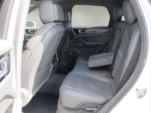 Used 2019 Porsche Cayenne AWD/4WD image 22
