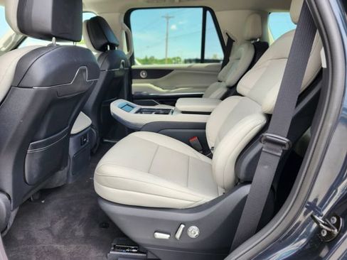 Used 2025 Lincoln Navigator Reserve AWD/4WD image 16