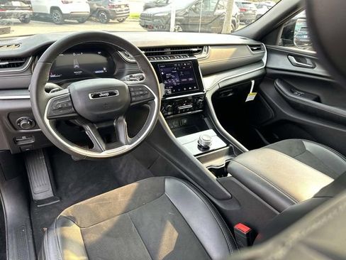 Used 2024 Jeep Grand Cherokee L Altitude image 20