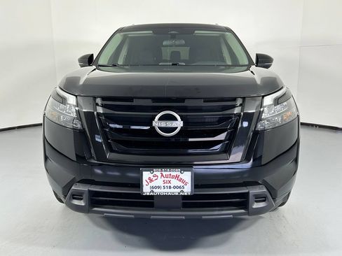 Used 2024 Nissan Pathfinder SV w/ SV Premium Package AWD/4WD image 2
