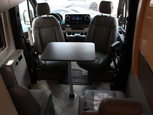 Used 2024 Mercedes-Benz Sprinter 3500 image 57
