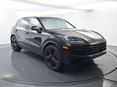 Certified 2025 Porsche Cayenne S AWD/4WD image 17