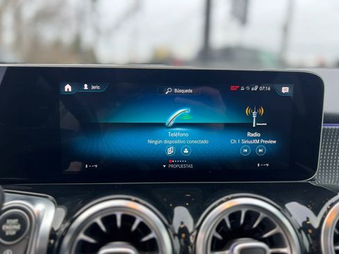 Used 2021 Mercedes-Benz GLB 250 4MATIC image 34