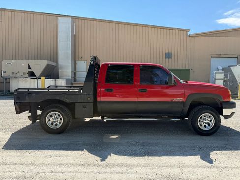 Used 2006 Chevrolet Silverado 2500 LT w/ Onstar Plus Package AWD/4WD image 4
