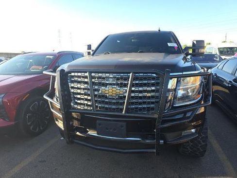 Used 2018 Chevrolet Suburban LT AWD/4WD image 19
