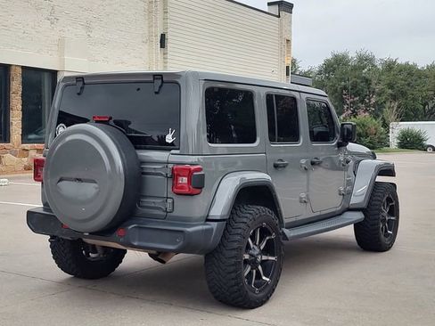 Used 2019 Jeep Wrangler Unlimited Sahara AWD/4WD image 3
