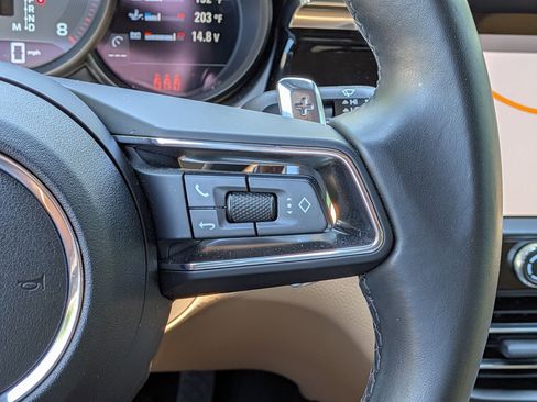 Certified 2025 Porsche Macan AWD/4WD image 10