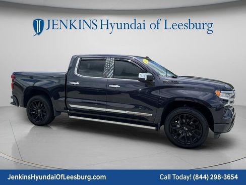Used 2022 Chevrolet Silverado 1500 High Country w/ High Country Premium Package AWD/4WD image 2