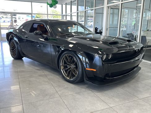 Used 2020 Dodge Challenger SRT Hellcat image 2