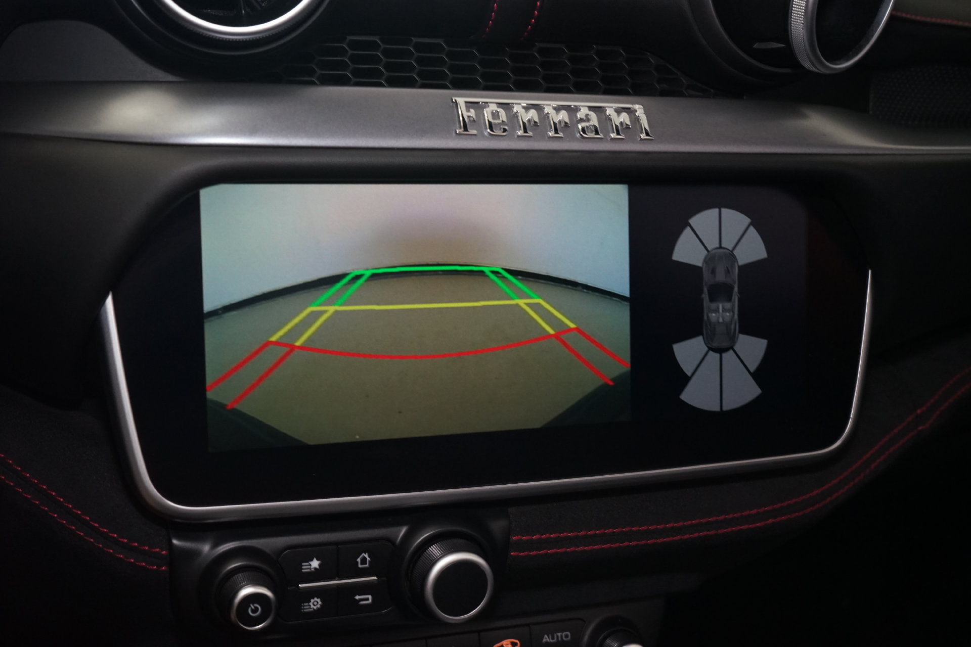 Used 2019 Ferrari Portofino RWD image 14