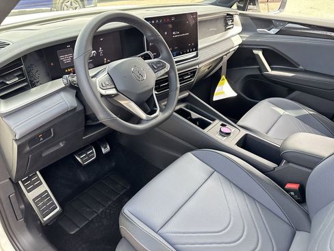 New 2026 Volkswagen Tiguan SE R-Line FWD image 14