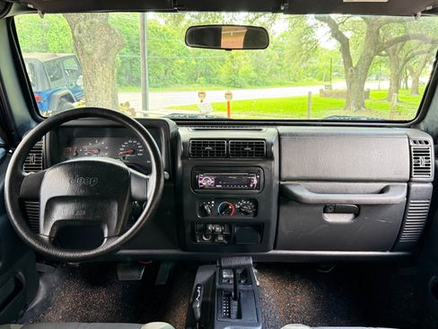 Used 2004 Jeep Wrangler X w/ Convenience Group AWD/4WD image 24
