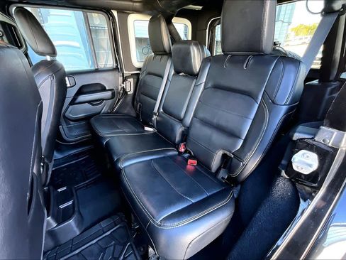 Used 2019 Jeep Wrangler Unlimited Sahara image 20