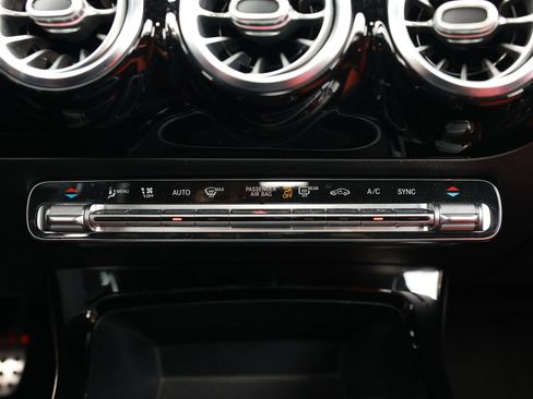 Used 2021 Mercedes-Benz CLA 250 w/ AMG Line image 38